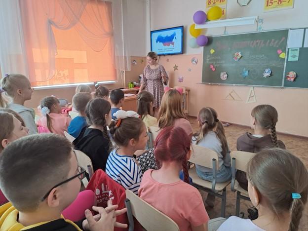 13 июня воспитанники летнего оздоровительного лагеря «Радуга» гимназии №166 г. Новоалтайска вместе с проектом &amp;quot;Знание..